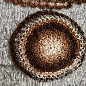 Barna horgolt kendő és barett - ruha & divat - sál, sapka, kendő - sapka & sál szett - Meska.hu