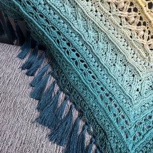 Sárga-türkiz horgolt kendő - ruha & divat - sál, sapka, kendő - vállkendő - Meska.hu