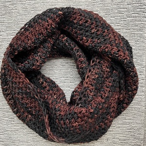 Barna-fekete gyapjú körsál - Meska.hu