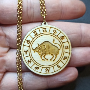 Bika horoszkópos nyaklánc � natúr fa medál, 18K aranyozott nemesacél lánccal - ékszer - nyaklánc - medálos nyaklánc - Meska.hu