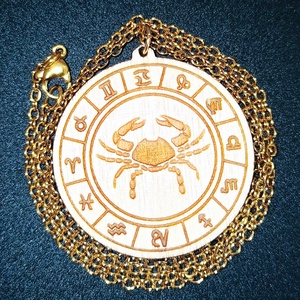 Rák horoszkópos nyaklánc � natúr fa medál, 18K aranyozott nemesacél lánccal - Meska.hu