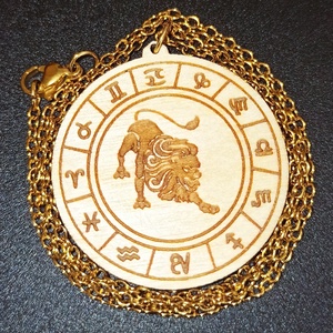Oroszlán horoszkópos nyaklánc – natúr fa medál, 18K aranyozott nemesacél lánccal, Ékszer, Nyaklánc, Medálos nyaklánc, Gravírozás, pirográfia, Ékszerkészítés, Egyedi készítésű Oroszlán horoszkópos nyaklánc natúr fa medállal.
A medál részletgazdag gravírozáss..., MESKA