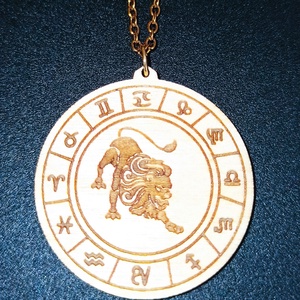 Oroszlán horoszkópos nyaklánc � natúr fa medál, 18K aranyozott nemesacél lánccal - ékszer - nyaklánc - medálos nyaklánc - Meska.hu