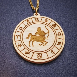Nyilas horoszkópos nyaklánc � natúr fa medál, 18K aranyozott nemesacél lánccal - ékszer - nyaklánc - medálos nyaklánc - Meska.hu