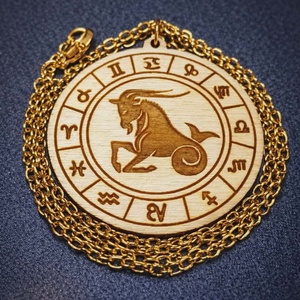 Bak horoszkópos nyaklánc � natúr fa medál, 18K aranyozott nemesacél lánccal, Ékszer, Nyaklánc, Medálos nyaklánc, Ékszerkészítés, Gravírozás, pirográfia, MESKA