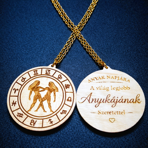 Anyák napi horoszkópos nyaklánc � Ikrek medál, 18K aranyozott nemesacél lánccal, Ékszer, Nyaklánc, Medálos nyaklánc, Ékszerkészítés, Gravírozás, pirográfia, MESKA