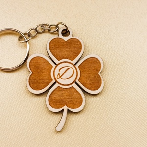 Egyedi fa kulcstartó kezdőbetűvel � szerencsehozó lóhere, gravírozott ajándék, Táska & Tok, Kulcstartó & Táskadísz, Kulcstartó, , MESKA