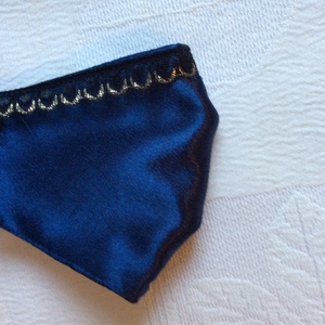 Szatén sötétkék,fekete-arany csipkés maszk - ruha & divat - maszk, arcmaszk - női - Meska.hu