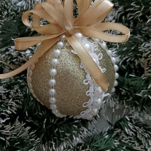 Arany ,fehérrel,bézzsel,diszitett gömb - karácsony - karácsonyi lakásdekoráció - karácsonyfadíszek - Meska.hu Arany ,fehérrel,bézzsel,diszitett gömb - karácsony - karácsonyi lakásdekoráció - karácsonyfadíszek - Meska.hu