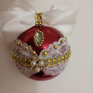 Piros,csipkés,diszitett gömb - Meska.hu