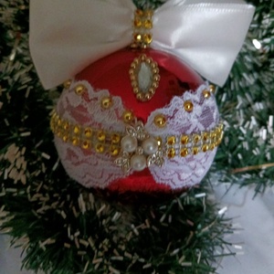 Piros,csipkés,diszitett gömb - karácsony - karácsonyi lakásdekoráció - karácsonyfadíszek - Meska.hu