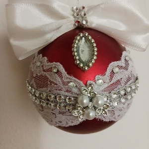 Piros,csipkés,diszitett gömb - Meska.hu