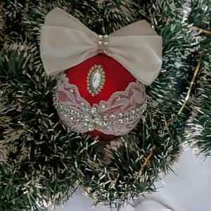 Piros,csipkés,diszitett gömb - karácsony - karácsonyi lakásdekoráció - karácsonyfadíszek - Meska.hu