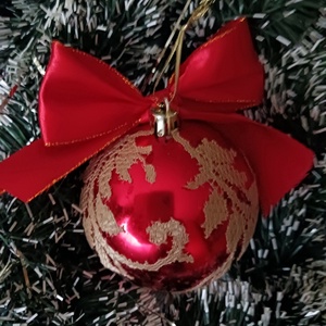 Piros,aranyleveles,diszitett gömb - karácsony - karácsonyi lakásdekoráció - karácsonyfadíszek - Meska.hu