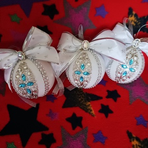 Fehér ezüst,diszitett gömb - Meska.hu