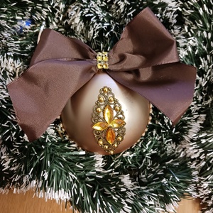 Pezsgőszinű,diszitett gömb - Meska.hu