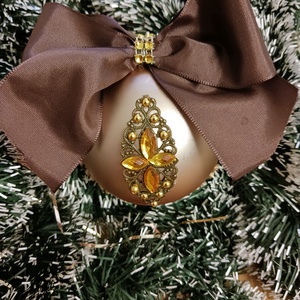 Pezsgőszinű,diszitett gömb - karácsony - karácsonyi lakásdekoráció - karácsonyfadíszek - Meska.hu