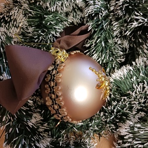 Pezsgőszinű,diszitett gömb - karácsony - karácsonyi lakásdekoráció - karácsonyfadíszek - Meska.hu