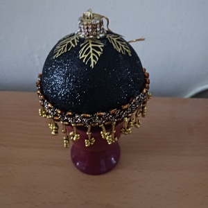 Fekete arannyal diszitett gömb - Meska.hu