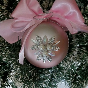 Rozsaszin,diszitett gömb - karácsony - karácsonyi lakásdekoráció - karácsonyfadíszek - Meska.hu