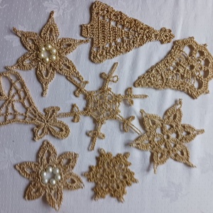 Arany karácsonyi diszek, Karácsony, Karácsonyi lakásdekoráció, Karácsonyfadíszek, Horgolás, MESKA