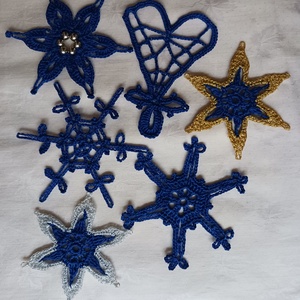 Kék karácsonyi diszek, Karácsony, Karácsonyi lakásdekoráció, Karácsonyfadíszek, Horgolás, MESKA