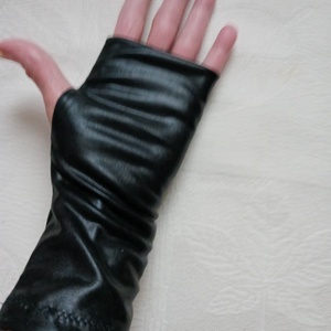 Baglyos bézs kesztyű  - Meska.hu