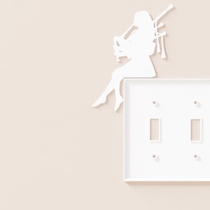 Dudás lány kapcsolódísz � 3D nyomtatott, PLA, kb. 6�6 cm, zene és hangulat a faladon - otthon & életmód - dekoráció - fali és függő dekoráció - falra akasztható dekor - Meska.hu