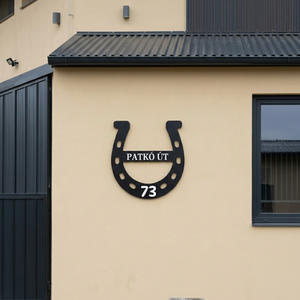 Patkó házszámtábla szerencse motívummal - Egyedi 3D nyomtatott lovas házszám - otthon & életmód - ház & kert - házszám - Meska.hu