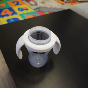 3D nyomtatott pohárfogó fül Tommee Tippee babapohárhoz � PLA kiegészítő, egyedi színnel és felirattal, 1+1 ajándék - baba - mama - babalátogató ajándékcsomag - Meska.hu