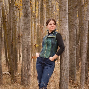 Kaméleon zöld selyem-nemez mellény  - ruha & divat - női ruha - mellény - Meska.hu