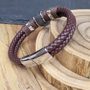 Férfi fonott Bőr karkötő barna, mágnes csattal - ékszer - karkötő - fonott karkötő - Meska.hu