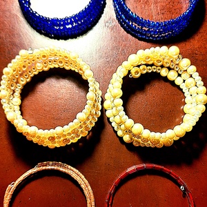 Karkötő, Ékszer, Karkötő, Memóriadrótos karkötő, Ékszerkészítés, Memóriadrótra fűzött karkötő több színben.
Egyedi kivitel
, MESKA