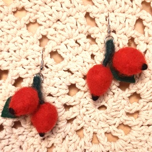 Tűnemez csipkebogyó fülbevaló - ékszer - fülbevaló - lógó fülbevaló - Meska.hu