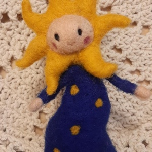 Tűnemez napocska manó égbolt ruhában, Otthon & Életmód, Dekoráció, Manók, Nemezelés, MESKA