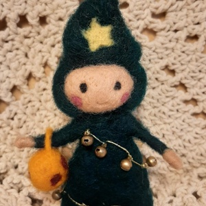 Tűnemez karácsonyfa manó száncsengőkkel, Otthon & Életmód, Dekoráció, Manók, Nemezelés, MESKA