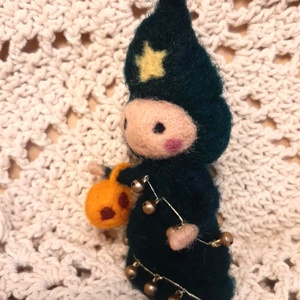 Tűnemez karácsonyfa manó száncsengőkkel - otthon & életmód - dekoráció - manók - Meska.hu