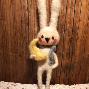 Tűnemez nyuszi holddal - otthon & életmód - dekoráció - manók - Meska.hu