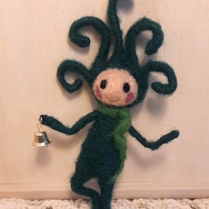 Csengettyűs zöld manó, Otthon & Életmód, Dekoráció, Manók, Nemezelés, MESKA