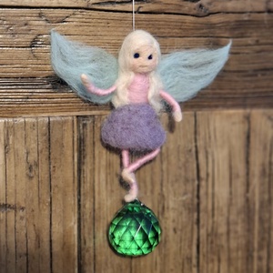 Nemez tündér zöld üvegkristály napfogóval, Otthon & Életmód, Dekoráció, Fali és függő dekoráció, Függődísz, Nemezelés, MESKA