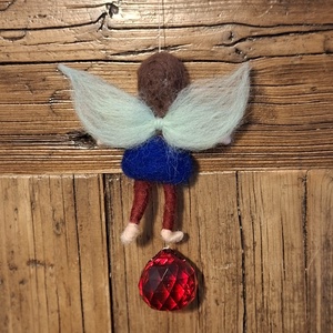 Nemez tündér piros üvegkristály napfogóval - otthon & életmód - dekoráció - fali és függő dekoráció - függődísz - Meska.hu