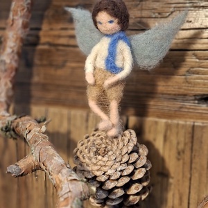 Nemez tündefiú tobozzal - függődísz, Otthon & Életmód, Dekoráció, Fali és függő dekoráció, Függődísz, Nemezelés, MESKA