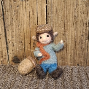 Nemez manó tölgyfamakk kalapban - otthon & életmód - dekoráció - manók - Meska.hu