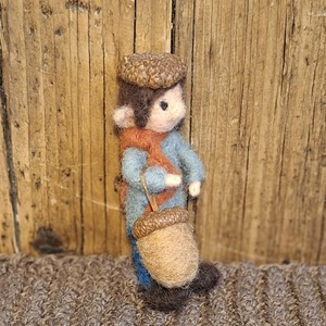 Nemez manó tölgyfamakk kalapban - otthon & életmód - dekoráció - manók - Meska.hu