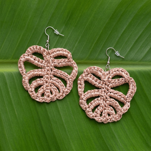 Monstera Elegance � Kézzel horgolt monstera levél fülbevaló (Soft Copper) - ékszer - fülbevaló - lógó fülbevaló - Meska.hu
