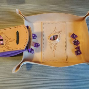 Sárkányszemes kockadobó tálca - LILA szemmel - játék & sport - táblajáték és kártyajáték - társasjátékok - dobókocka - Meska.hu