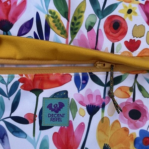 Összehúzható hátizsák színes, virágos mintával, első zsebbel - sárga/türkiz - táska & tok - hátizsák - tornazsák, gymbag - Meska.hu