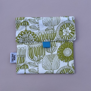 Uzsonnás tasak - fehér-zöld nagy virág mintás/kék, Táska & Tok, Uzsonna- & Ebéd tartó, Szendvics csomagoló, Varrás, MESKA