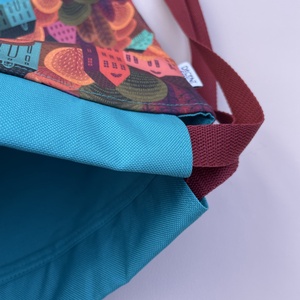 Összehúzható hátizsák őszies házas softshell anyagból, türkizkék gyöngyvászonból, bordó pánttal - táska & tok - hátizsák - tornazsák, gymbag - Meska.hu