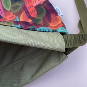 Összehúzható hátizsák őszies házas softshell anyagból, zöld gyöngyvászonból, zöld pánttal - táska & tok - hátizsák - tornazsák, gymbag - Meska.hu